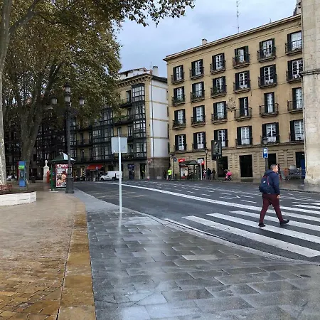 Apartamento Minimalista En El Corazon De Bilbao Exterior photo